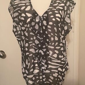 NWT Relativity Shear. Light, black/white top. Size XL